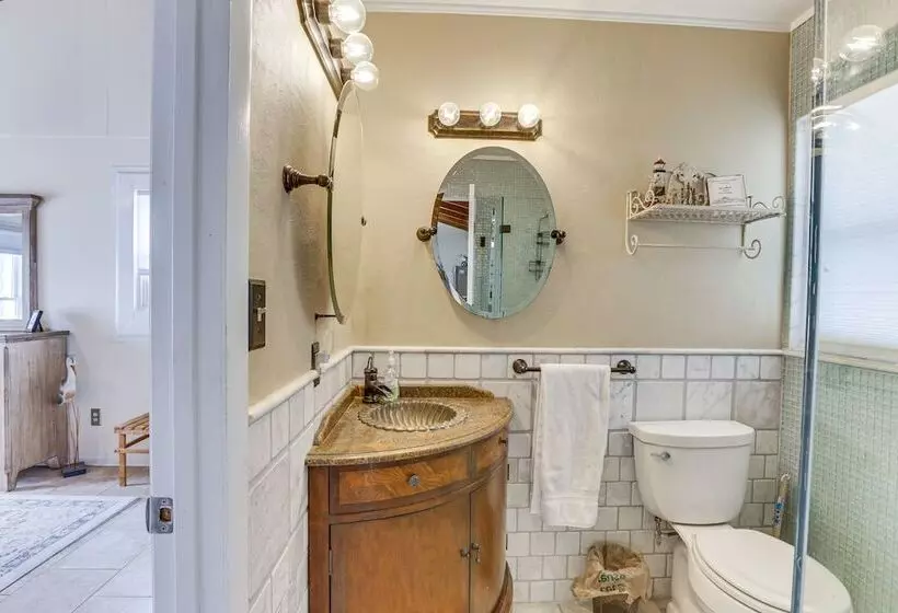 Beachfront Alligator Point Retreat: Steps To Sand!