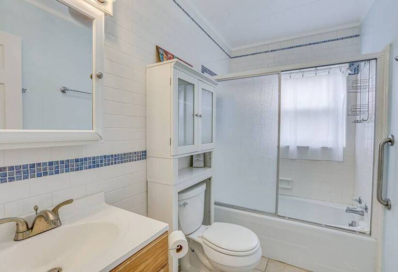 Beachfront Alligator Point Retreat: Steps To Sand!