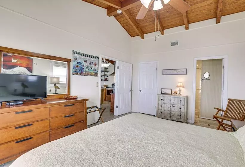 Beachfront Alligator Point Retreat: Steps To Sand!