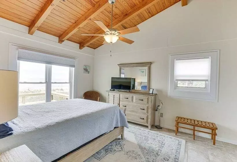 Beachfront Alligator Point Retreat: Steps To Sand!