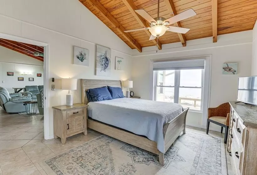 Beachfront Alligator Point Retreat: Steps To Sand!