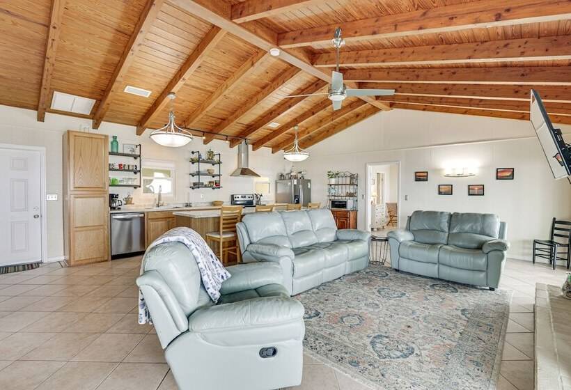 Beachfront Alligator Point Retreat: Steps To Sand!