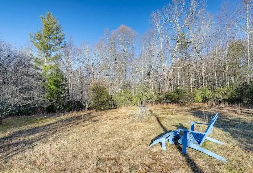 Burnsville Cabin W/ Deck & Trails   Dog Friendly!