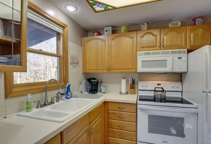 Burnsville Cabin W/ Deck & Trails   Dog Friendly!