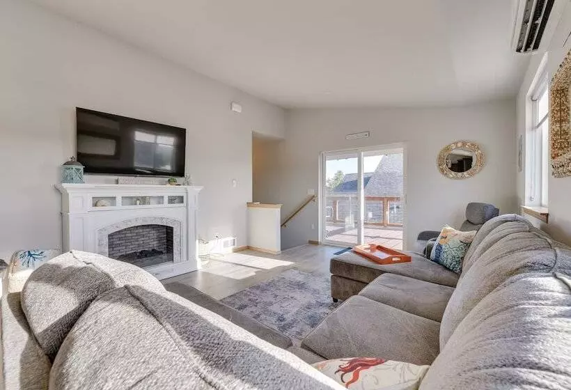 Canal Front Home In Ocean Shores W/ Dock & Views!