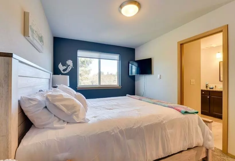 Canal Front Home In Ocean Shores W/ Dock & Views!