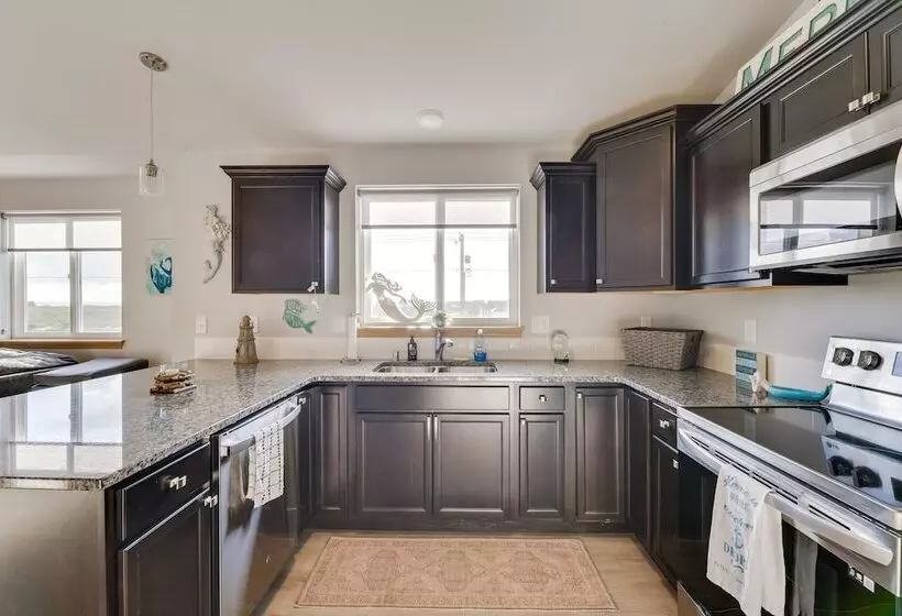 Canal Front Home In Ocean Shores W/ Dock & Views!