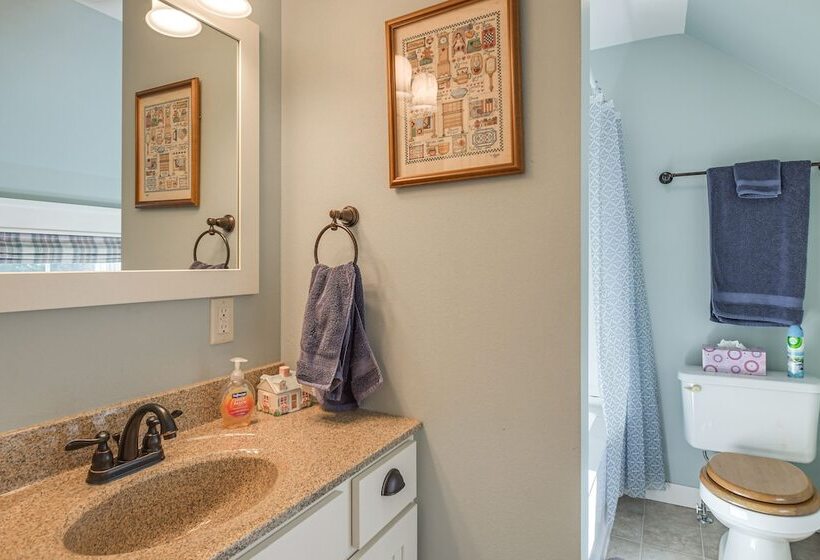 Charming Manchester Retreat W/ Patio & Fireplace!