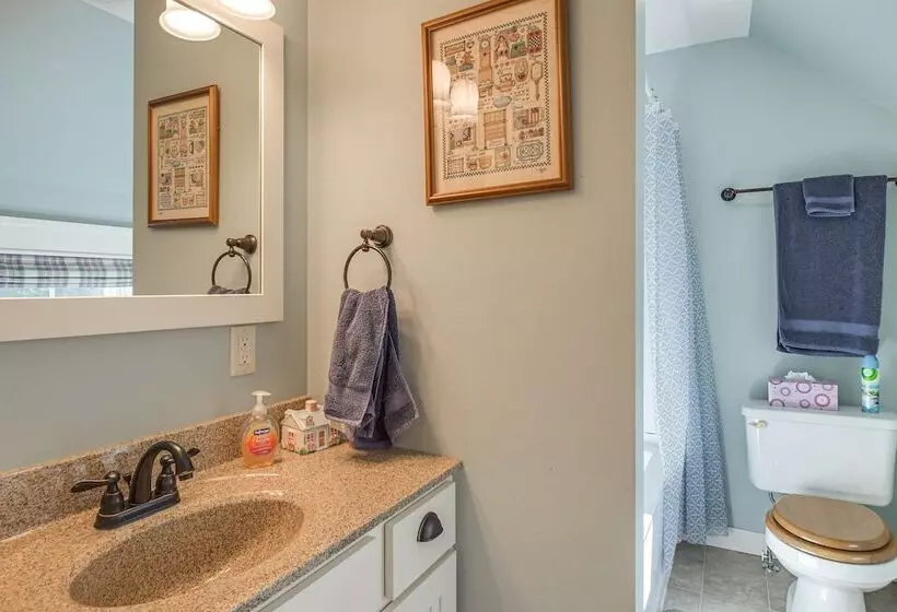 Charming Manchester Retreat W/ Patio & Fireplace!