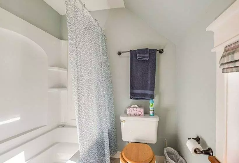 Charming Manchester Retreat W/ Patio & Fireplace!