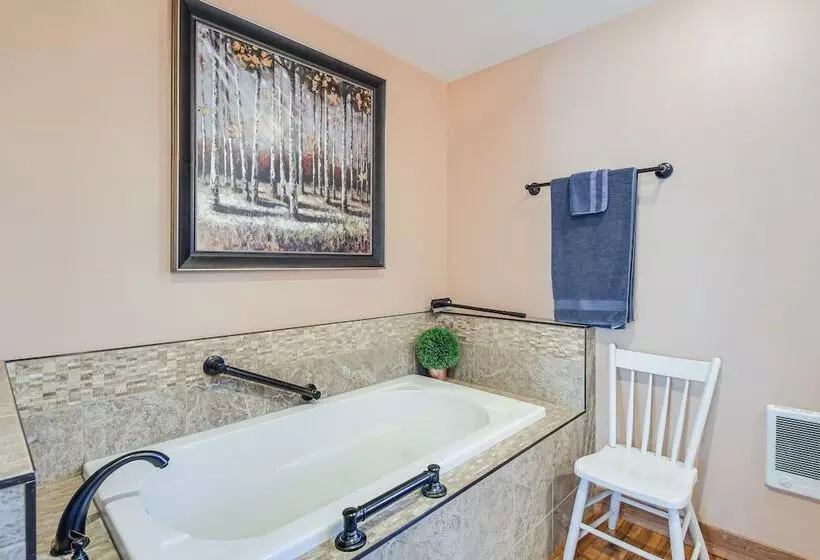 Charming Manchester Retreat W/ Patio & Fireplace!