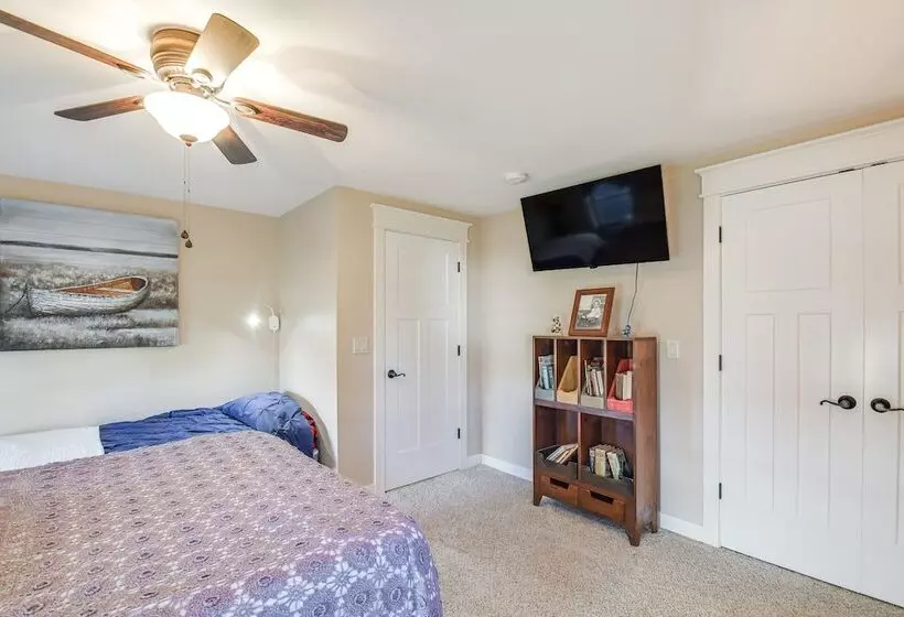 Charming Manchester Retreat W/ Patio & Fireplace!