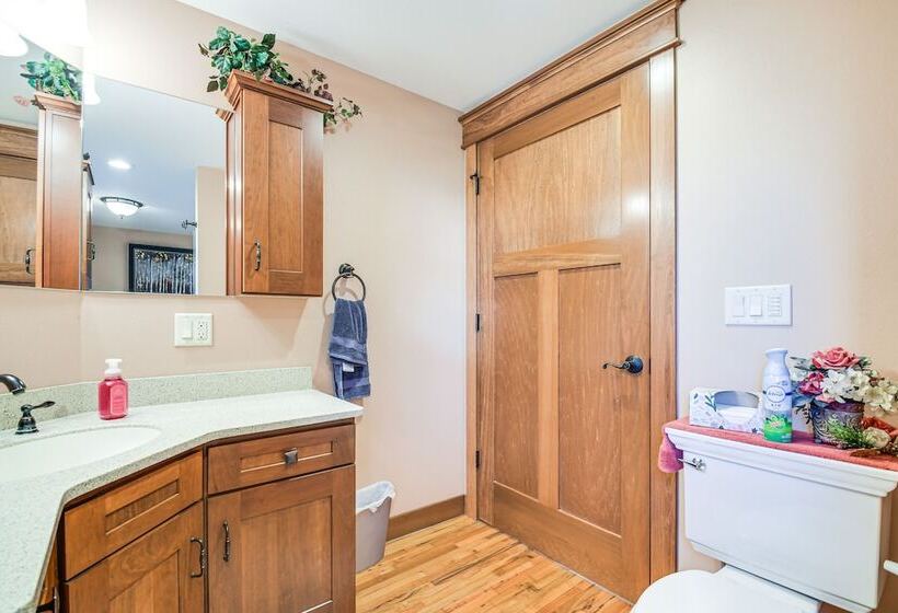 Charming Manchester Retreat W/ Patio & Fireplace!