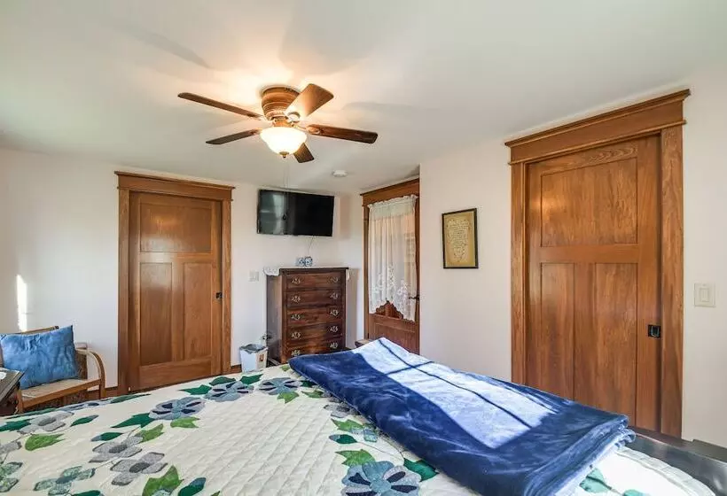 Charming Manchester Retreat W/ Patio & Fireplace!