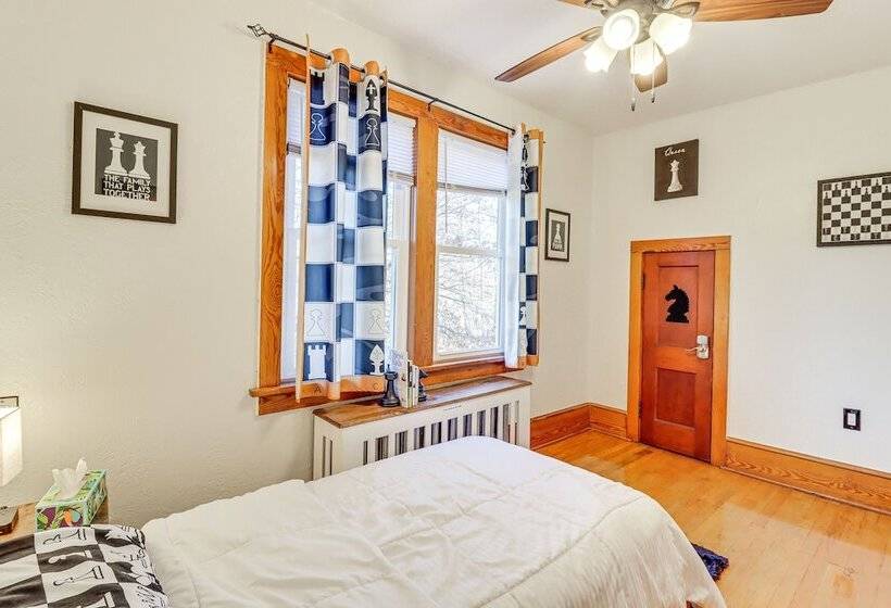 Charming Tannersville Home W/ Fire Pit + Deck!