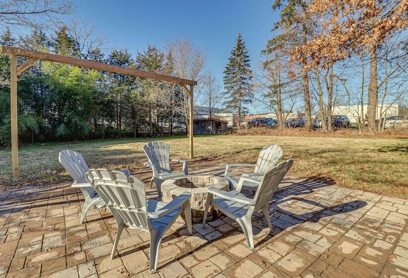 Charming Tannersville Home W/ Fire Pit + Deck!