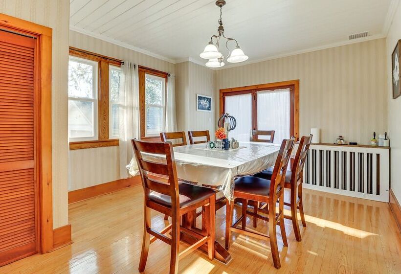 Charming Tannersville Home W/ Fire Pit + Deck!