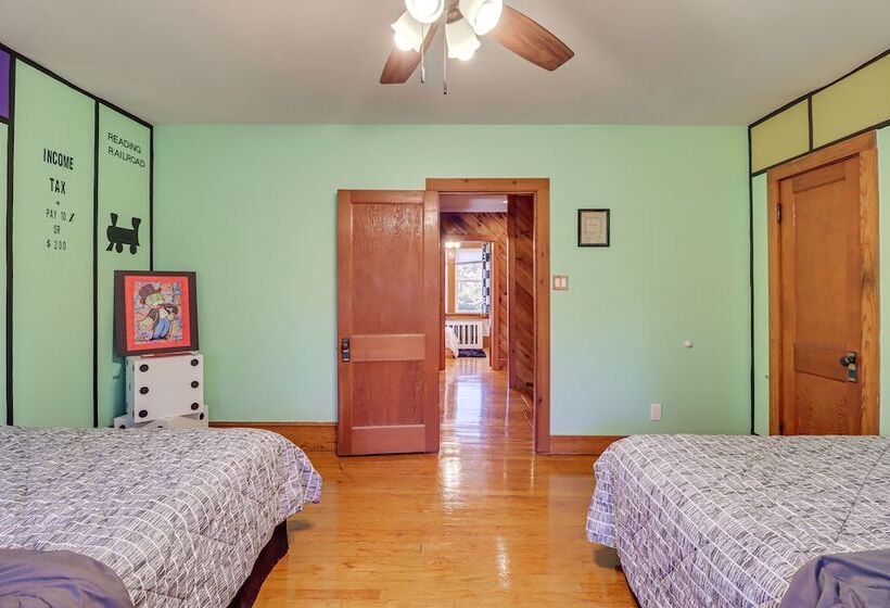 Charming Tannersville Home W/ Fire Pit + Deck!