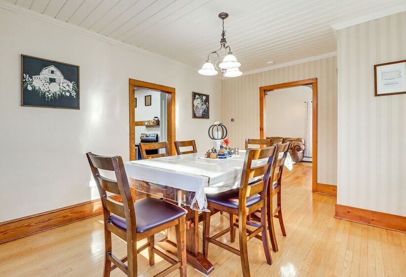 Charming Tannersville Home W/ Fire Pit + Deck!