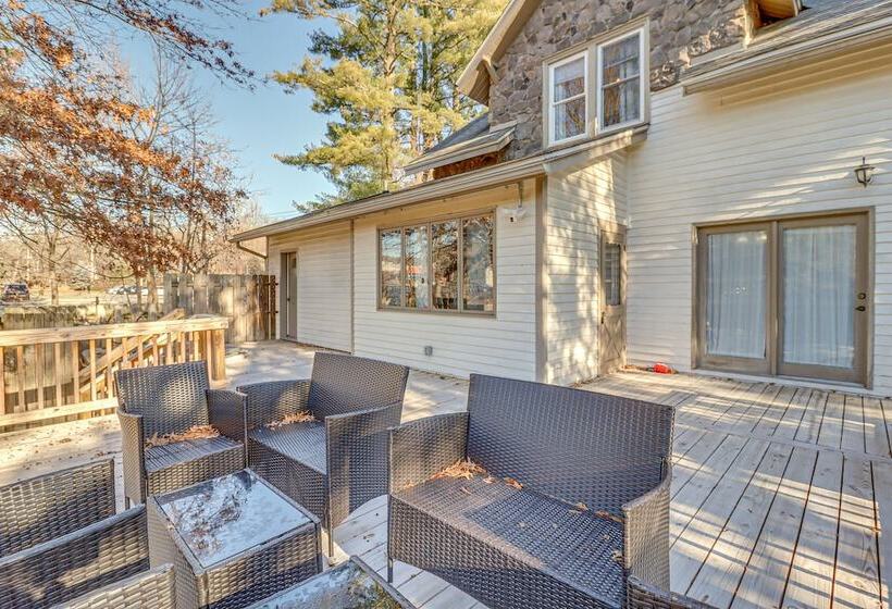 Charming Tannersville Home W/ Fire Pit + Deck!