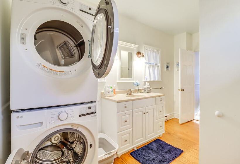 Charming Tannersville Home W/ Fire Pit + Deck!