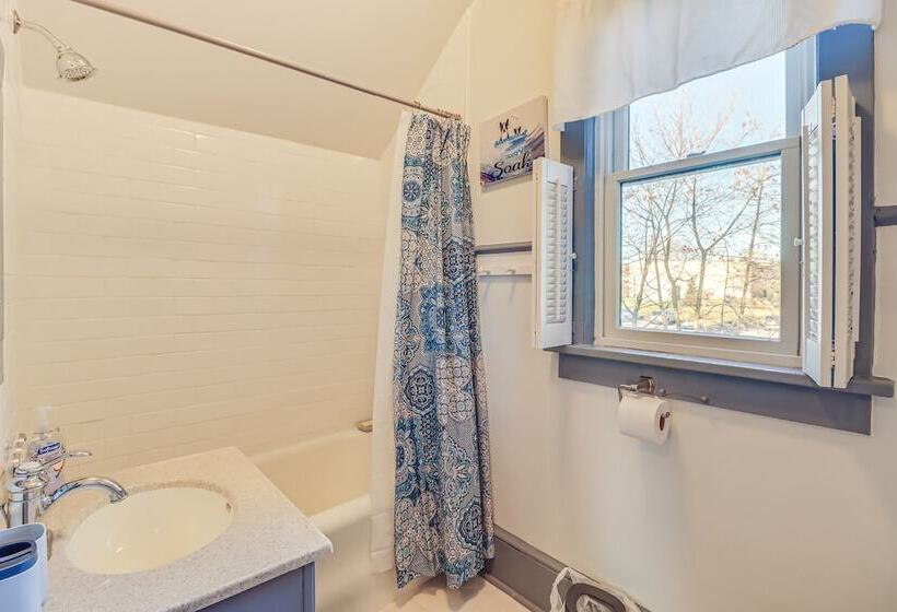 Charming Tannersville Home W/ Fire Pit + Deck!