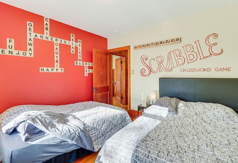 Charming Tannersville Home W/ Fire Pit + Deck!