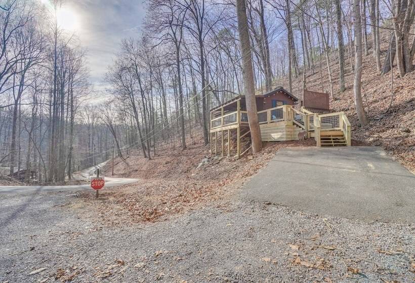 Cozy Sevierville Cabin W/ Private Hot Tub + Deck