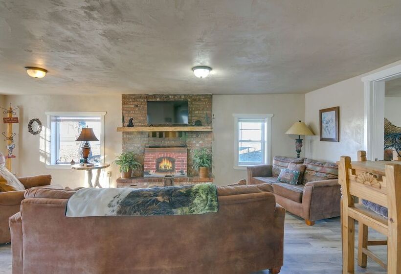 Downtown Del Norte Home Near Hiking & Fishing!