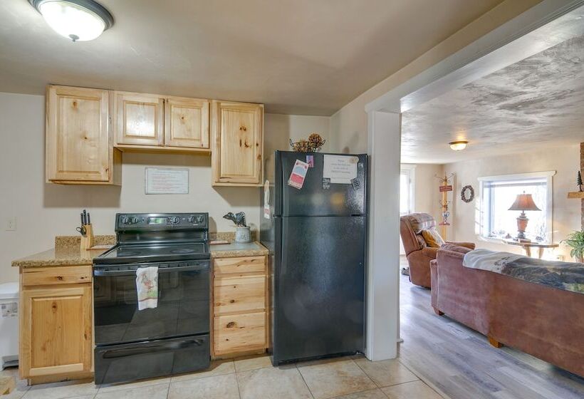 Downtown Del Norte Home Near Hiking & Fishing!