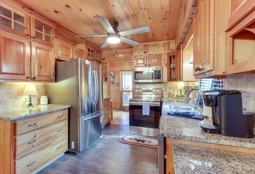 Family Friendly Ellijay Cabin W/ Studio & Mtn View