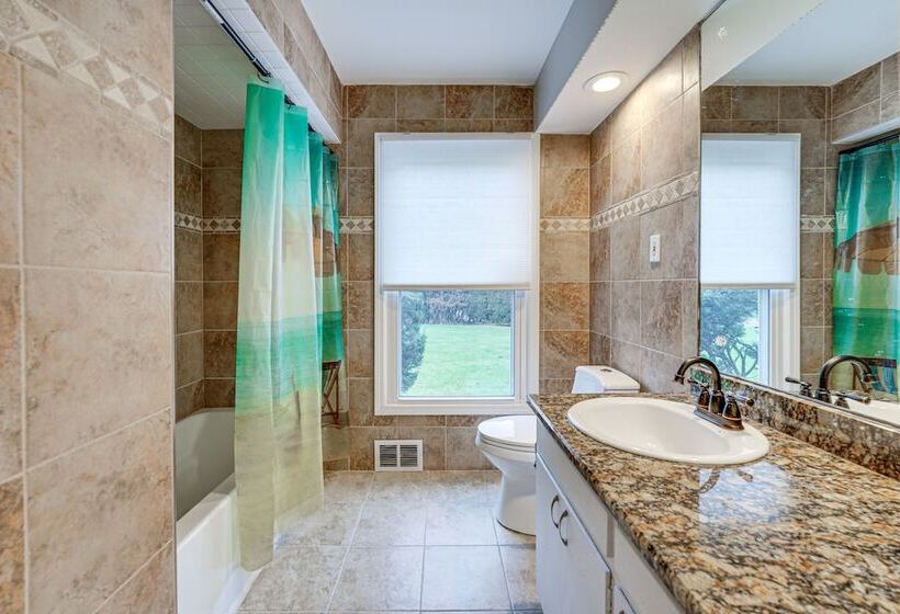 Family Friendly Bloomfield Hills Home W/ Patio!