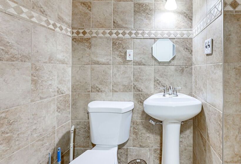 Family Friendly Bloomfield Hills Home W/ Patio!