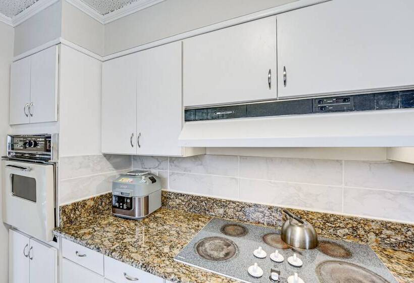 Family Friendly Bloomfield Hills Home W/ Patio!