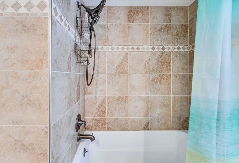 Family Friendly Bloomfield Hills Home W/ Patio!