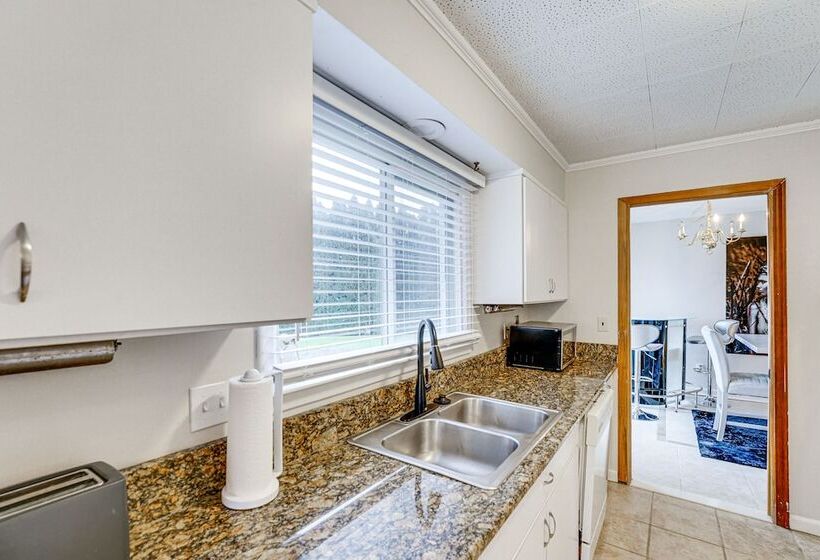 Family Friendly Bloomfield Hills Home W/ Patio!