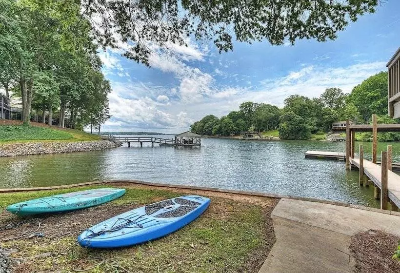 Family Lake House Retreat By Avantstay Sleeps 28