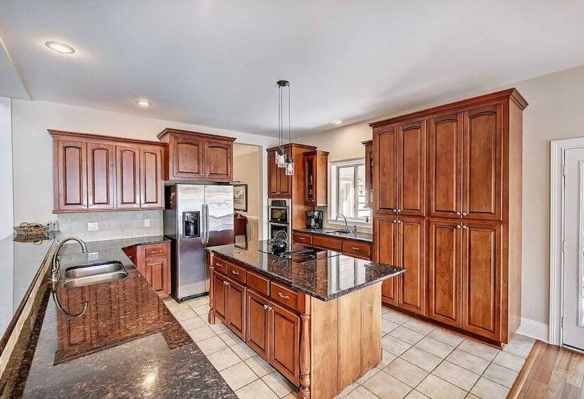 Family Lake House Retreat By Avantstay Sleeps 28