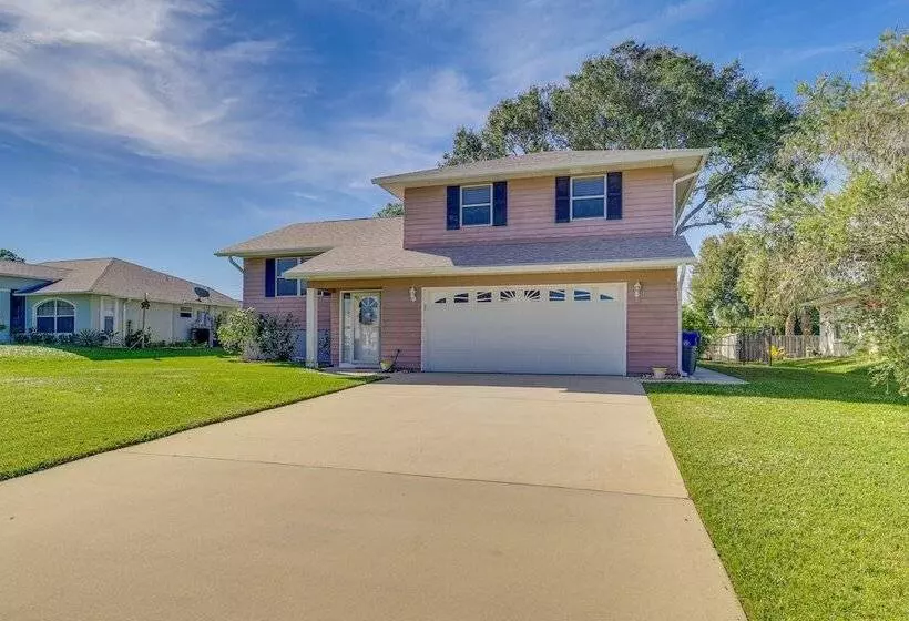 Sebastian Home W/ Large Deck Near Golfing & Beach