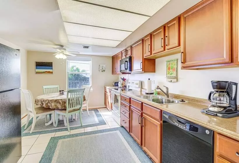 Sebastian Home W/ Large Deck Near Golfing & Beach