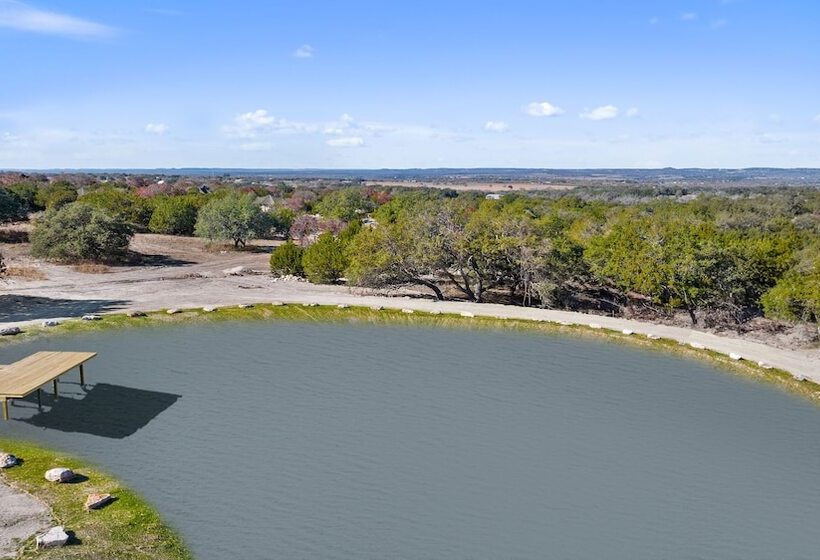 Отель Outdoorsy Hill Country