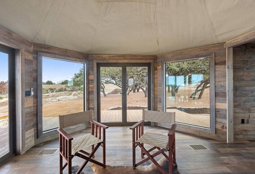 Отель Outdoorsy Hill Country