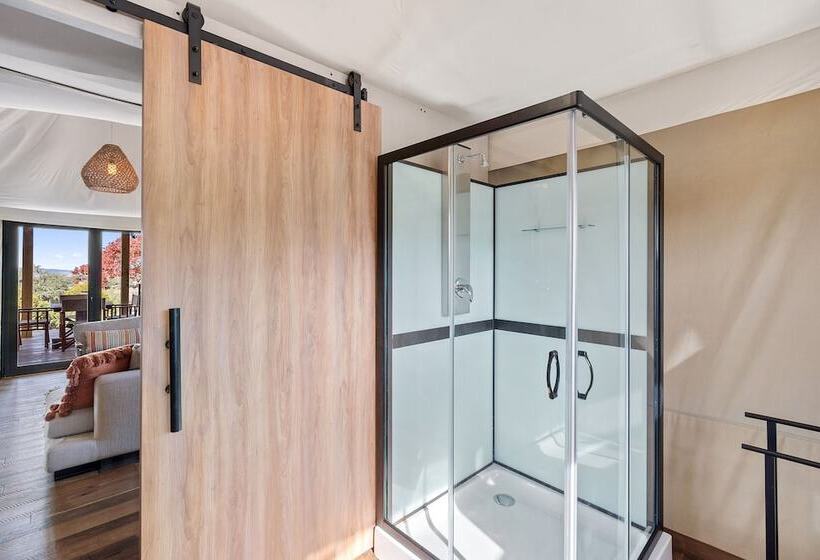 Отель Outdoorsy Hill Country