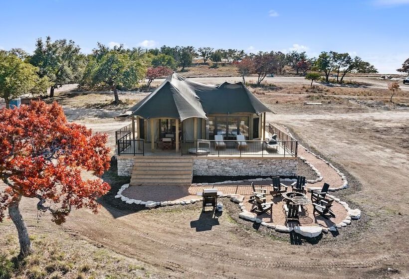 Отель Outdoorsy Hill Country