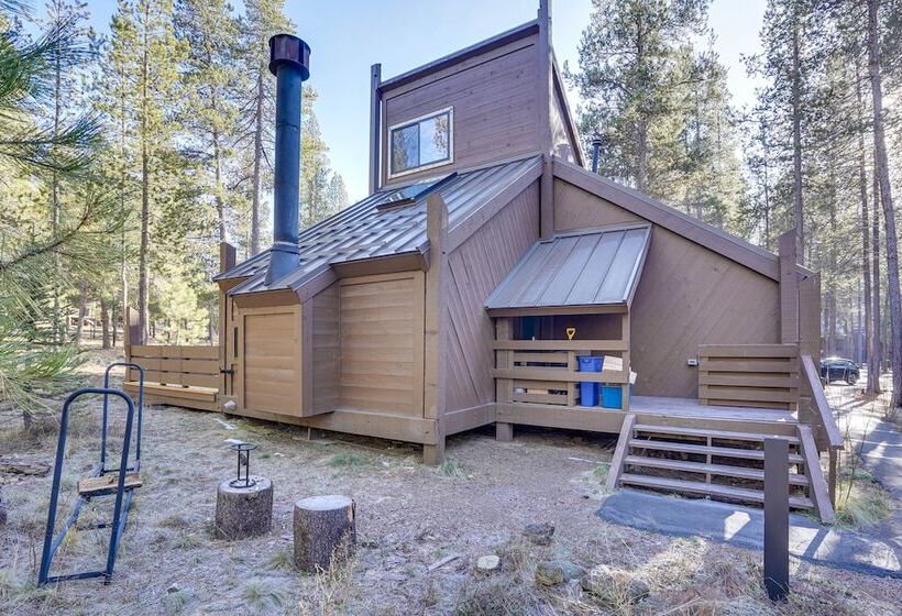 Inviting Sunriver Cabin W/ Resort Amenities!