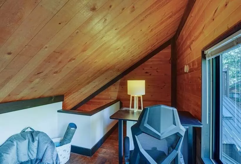 Inviting Sunriver Cabin W/ Resort Amenities!