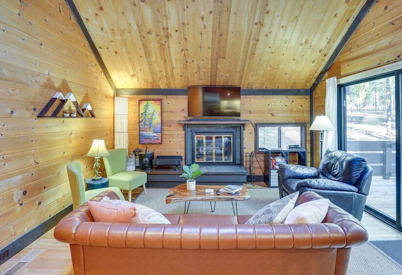 Inviting Sunriver Cabin W/ Resort Amenities!