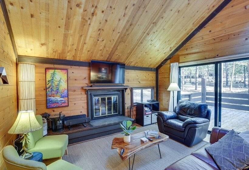 Inviting Sunriver Cabin W/ Resort Amenities!