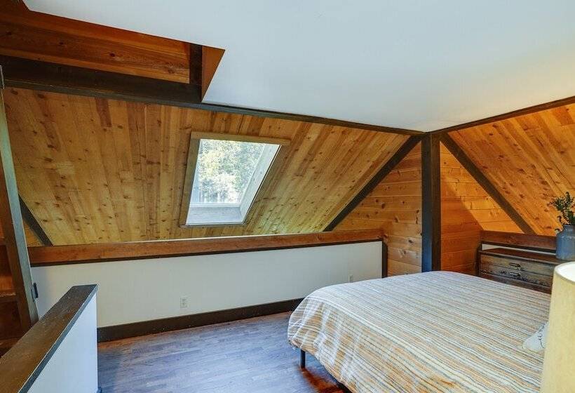 Inviting Sunriver Cabin W/ Resort Amenities!