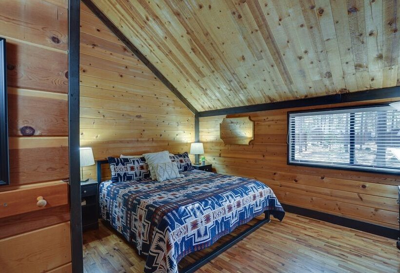 Inviting Sunriver Cabin W/ Resort Amenities!